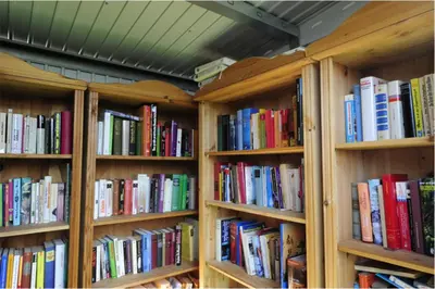 Die Bibliothek im Resort