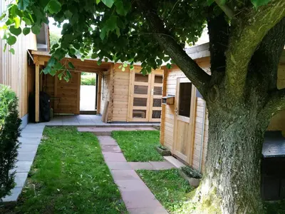 Ein Garten an der Unterkunft Ferienhaus Glücksmoment