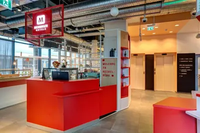 Ein Zertifikat, Auszeichnung, Logo oder anderes Dokument, das in der Unterkunft MEININGER Hotel Heidelberg Hauptbahnhof ausgestellt ist