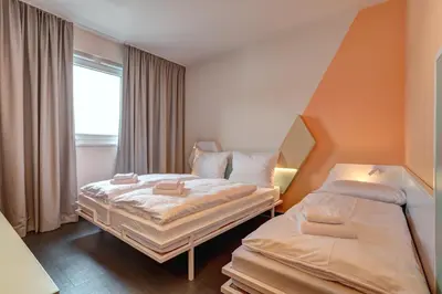 Ein Bett oder Betten in einem Zimmer der Unterkunft MEININGER Hotel Heidelberg Hauptbahnhof