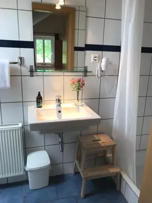 Ein Badezimmer in der Unterkunft Gästehaus & Café Leeze