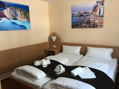Ein Bett oder Betten in einem Zimmer der Unterkunft Poseidon Hotel
