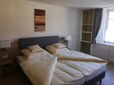 Ein Bett oder Betten in einem Zimmer der Unterkunft Zur Sonne