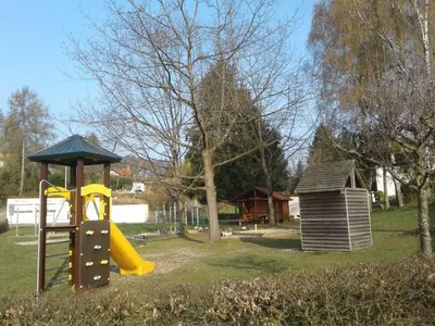 Ein Kinderspielbereich in der Unterkunft Kreuzdellenhof - Ferienwohnung