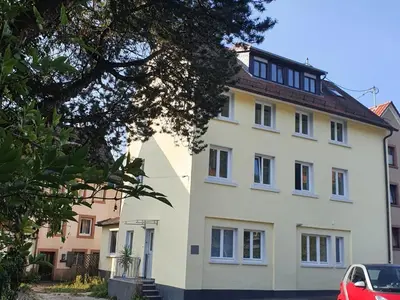 Das Gebäude in dem sich die Ferienwohnung befindet