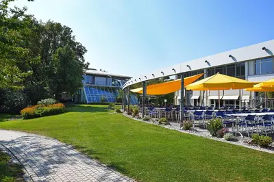 Ein Garten an der Unterkunft GenoHotel Karlsruhe