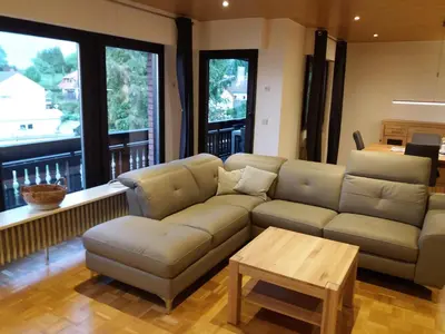 Ein Sitzbereich in der Unterkunft Ferienwohnung Lingenfelder