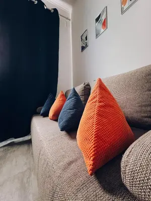 Ein Sitzbereich in der Unterkunft Neuwertiges Apartment mit schnellem WLAN, Glasfaser, Kostenlose Privatparkplatz auch für Transporter geeignet R11