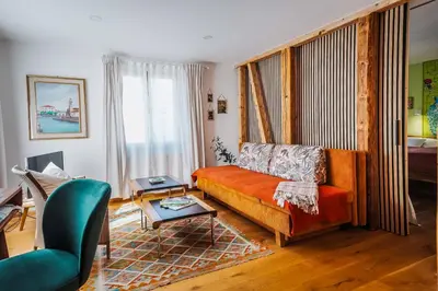Ein Sitzbereich in der Unterkunft Modernes Apartment OLIVE Stilvoll und zentral in Besigheim