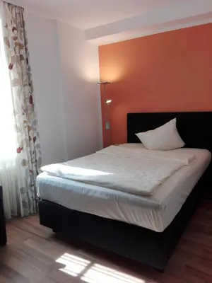 Ein Bett oder Betten in einem Zimmer der Unterkunft Hotel Am Schloss