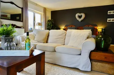 Ein Sitzbereich in der Unterkunft Ferienwohnung Korbmacher - Auszeit in der Pfalz