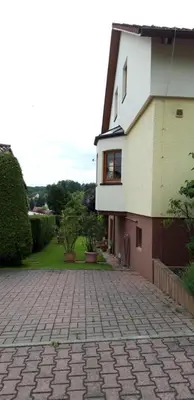 Das Gebäude in dem sich die Ferienwohnung befindet