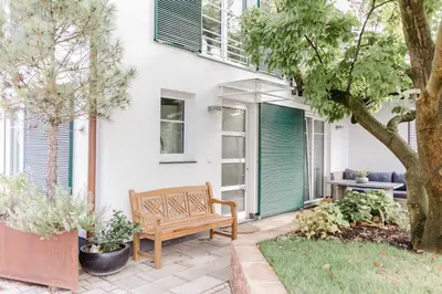 Ein Garten an der Unterkunft Brehm Living