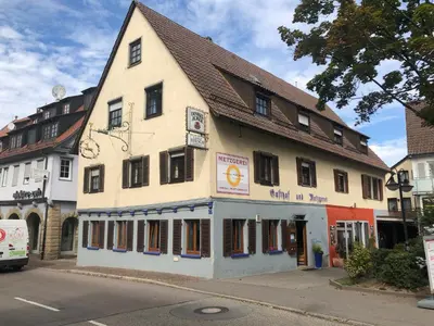 Das Gebäude in dem sich das Gasthaus befindet