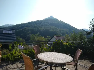 Ein allgemeiner Bergblick oder ein Berglick von der Ferienwohnung aus