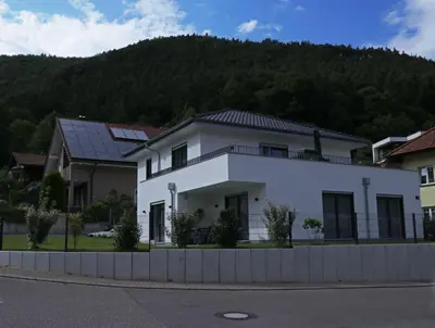 Ein allgemeiner Bergblick oder ein Berglick von der Ferienwohnung aus