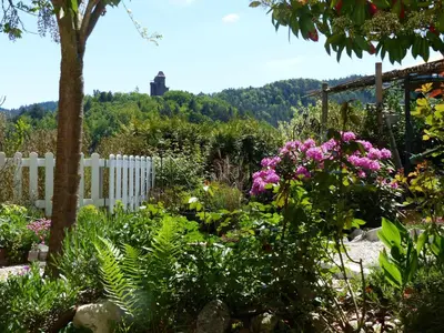 Ein Garten an der Unterkunft Monte Noble II