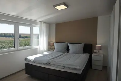 Ein Bett oder Betten in einem Zimmer der Unterkunft Weingut Schaaf