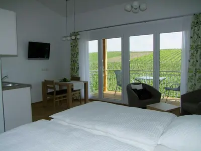 Ein Bett oder Betten in einem Zimmer der Unterkunft Winzerhof Schmid