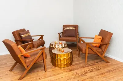 Ein Sitzbereich in der Unterkunft Hotel Phoenix