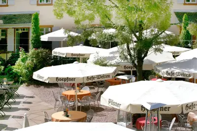 Ein Restaurant oder anderes Speiselokal in der Unterkunft Hotel Watthalden