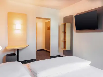 Ein Bett oder Betten in einem Zimmer der Unterkunft B&B HOTEL Mannheim-City