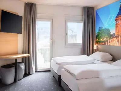 Ein Bett oder Betten in einem Zimmer der Unterkunft B&B HOTEL Mannheim-City