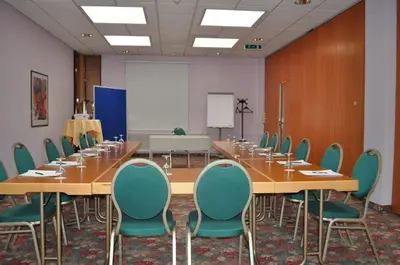 Der Geschäftsbereich oder Konferenzraum in der Unterkunft Fly Inn Hotel Frankfurt Airport Rüsselsheim ehemals Trip Inn Hotels