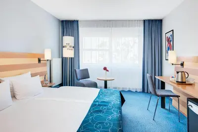 Ein Bett oder Betten in einem Zimmer der Unterkunft IntercityHotel Frankfurt Airport Terminal 3