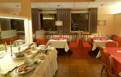Ein Restaurant oder anderes Speiselokal in der Unterkunft Hotel-Restaurant Fröhlich