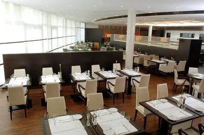 Ein Restaurant oder anderes Speiselokal in der Unterkunft NH Frankfurt Airport West
