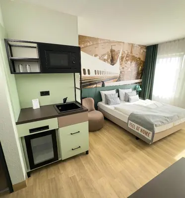 Ein Bett oder Betten in einem Zimmer der Unterkunft Coffee Fellows Hotel Frankfurt Airport-Langen