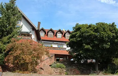 Das Gebäude in dem sich die Ferienwohnung befindet