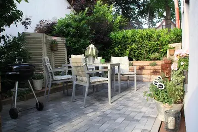 Ein Garten an der Unterkunft Gemütliche Ferienwohnung in Edesheim an der Weinstraße