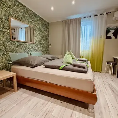 Neuwertiges Apartment mit Kostenlose Privatparkplatz auch für Transporter geeignet R1