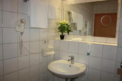 Ein Badezimmer in der Unterkunft Hotel Am Markt