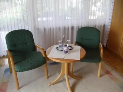 Ein Sitzbereich in der Unterkunft Hotel Restaurant Weisbrod