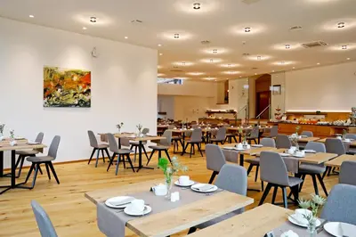 Ein Restaurant oder anderes Speiselokal in der Unterkunft Landhotel Altes Wasserwerk GbR