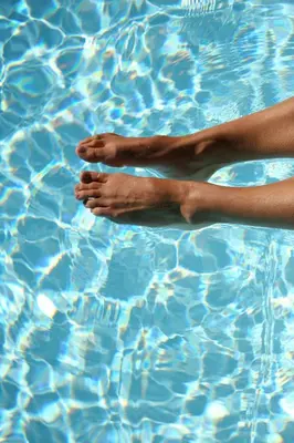 Der Swimmingpool an oder in der Nähe von Wiedemann's Weinhotel