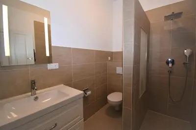 Ein Badezimmer in der Unterkunft Connie's Apartments