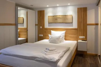 Ein Bett oder Betten in einem Zimmer der Unterkunft Hotel Post mit Klimaanlage