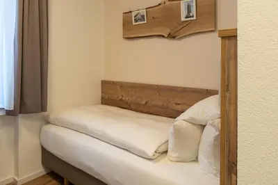 Ein Bett oder Betten in einem Zimmer der Unterkunft Hotel Post mit Klimaanlage