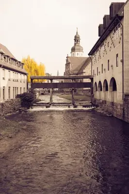 Blick auf einen Fluss in der Nähe des Hotels