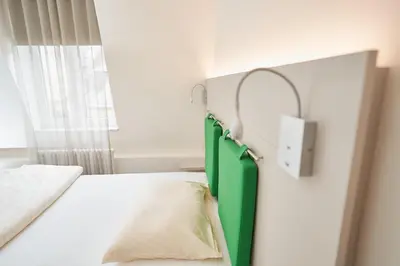 Ein Bett oder Betten in einem Zimmer der Unterkunft Stadthotel Engel