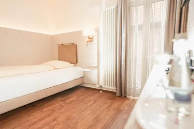 Ein Bett oder Betten in einem Zimmer der Unterkunft Stadthotel Engel