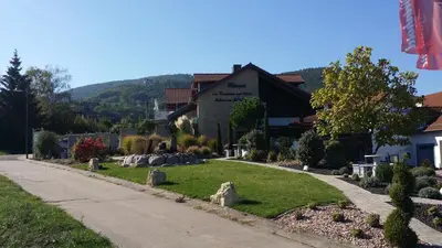 Ein allgemeiner Bergblick oder ein Berglick von des Hotels aus