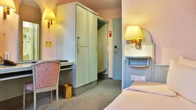 Ein Bett oder Betten in einem Zimmer der Unterkunft Hotel Zum Löwen