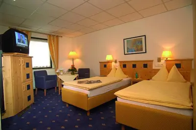 Ein Bett oder Betten in einem Zimmer der Unterkunft Hotel Zum Löwen