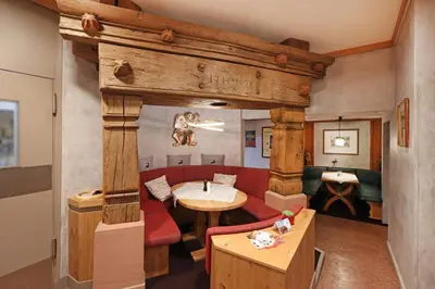 Ein Sitzbereich in der Unterkunft Hotel Wilder Mann