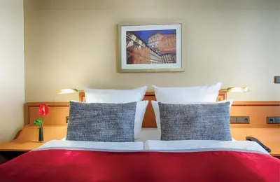 Ein Bett oder Betten in einem Zimmer der Unterkunft Leonardo Hotel Mannheim City Center